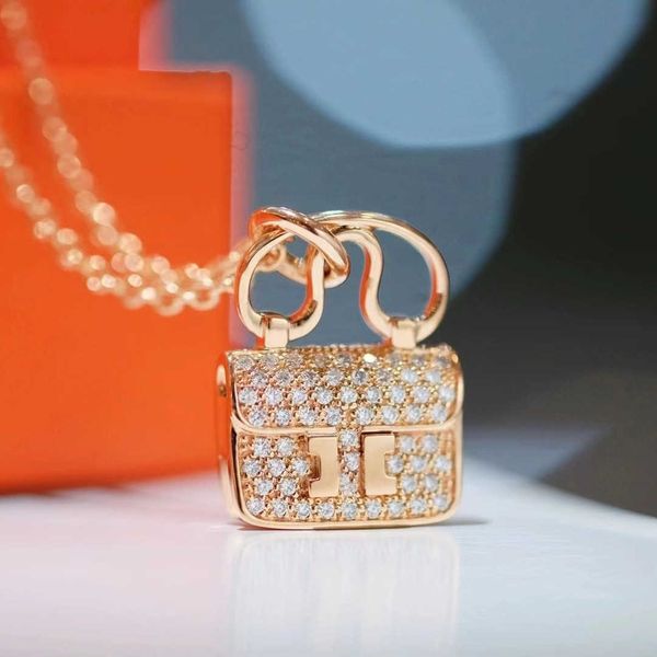 designer jewelry necklace new love bag necklace letter pendant v gold material does not fade, Black
designer jewelry necklace new love bag necklace letter pendant v gold material does not fade, Black