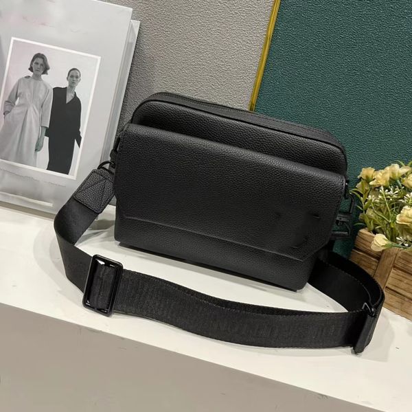 men's bag handbag messengerleather designer luxury classic fashion shoulder bag compartment with box size 22-42-8cm, Red;black
men's bag handbag messengerleather designer luxury classic fashion shoulder bag compartment with box size 22-42-8cm, Red;black