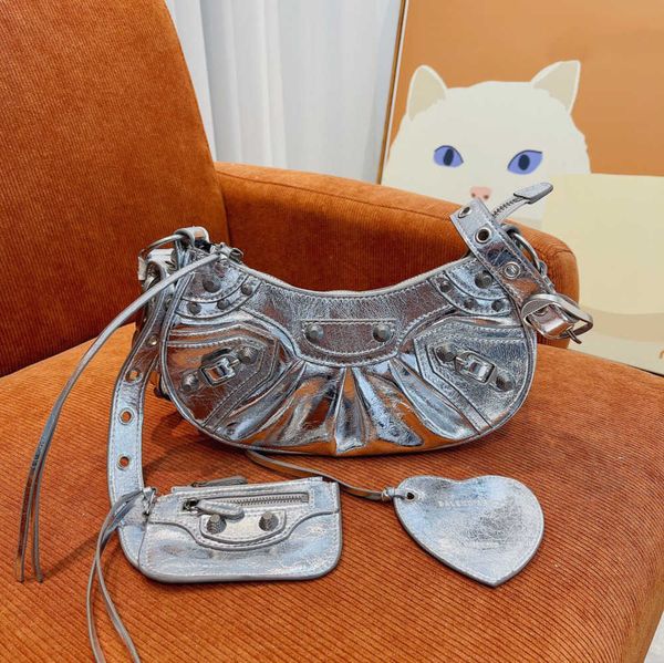 ble cagole luxury designer le cagole pure leather motorcycle bag pleated hand purse women's fashion clutch crossbody
ble cagole luxury designer le cagole pure leather motorcycle bag pleated hand purse women's fashion clutch crossbody