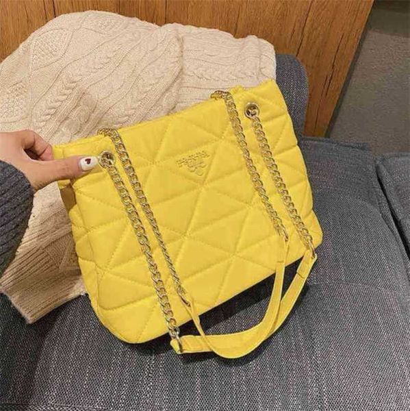 designer luxury bags lingge embroidered thread female trend large capacity shoulder messenger
designer luxury bags lingge embroidered thread female trend large capacity shoulder messenger