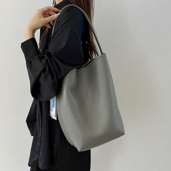 the row same bag large capacity handheld one shoulder bucket bag advanced sensible qintuote bag shopping bag oder
the row same bag large capacity handheld one shoulder bucket bag advanced sensible qintuote bag shopping bag oder