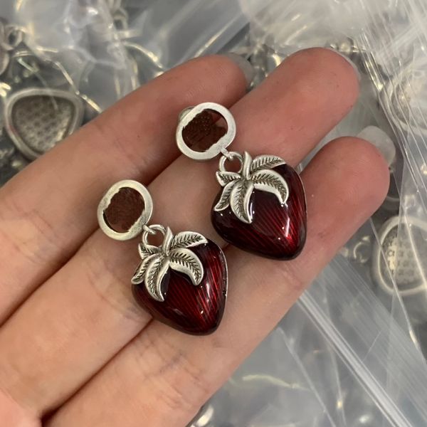 retro silver earrings fashion luxury brand designer diamond strawberry wedding party valentine's day christmas gift excellent quality j
retro silver earrings fashion luxury brand designer diamond strawberry wedding party valentine's day christmas gift excellent quality j
