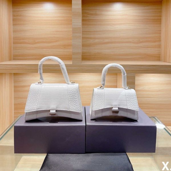 5a luxury designer bags women crocodile leather shoulder women's chain cross body purse handbag moon hobo totes beach bag fashion leisu
5a luxury designer bags women crocodile leather shoulder women's chain cross body purse handbag moon hobo totes beach bag fashion leisu