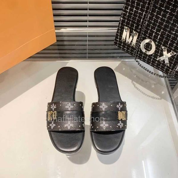 designer slippers women mens slides sandle sandal l2023 summer old flower buckle decoration drag outward wearing celebrity temperament drag, Black
designer slippers women mens slides sandle sandal l2023 summer old flower buckle decoration drag outward wearing celebrity temperament drag, Black
