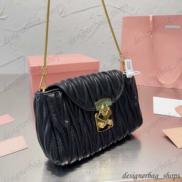 designer bag girls pink chain shoulder bag crossbody bag leather ultra-soft handbag small pleats design purse fashion all-in-one bag 230727
designer bag girls pink chain shoulder bag crossbody bag leather ultra-soft handbag small pleats design purse fashion all-in-one bag 230727
