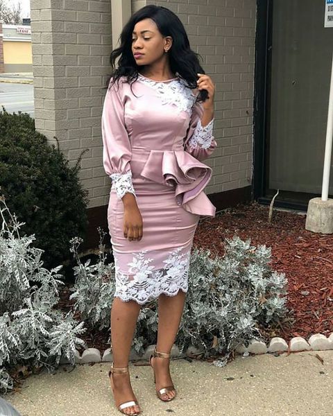2023 vintage mother of the bride dresses pink white lace appliques illusion sheath long sleeves knee length wedding guest gowns zipper back, Black;red
2023 vintage mother of the bride dresses pink white lace appliques illusion sheath long sleeves knee length wedding guest gowns zipper back, Black;red