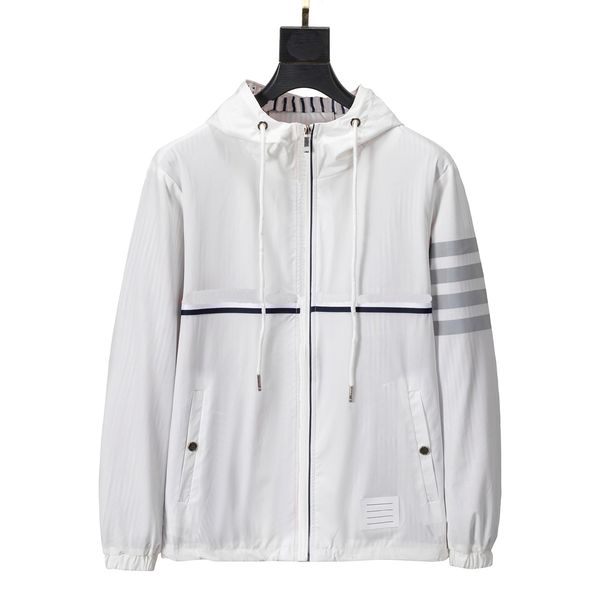 2023 new men's jacket long sleeve trench coat designer hooded jacket fashion trench coat casual hooded jacke fashion zipper coat sports, Black;brown
2023 new men's jacket long sleeve trench coat designer hooded jacket fashion trench coat casual hooded jacke fashion zipper coat sports, Black;brown