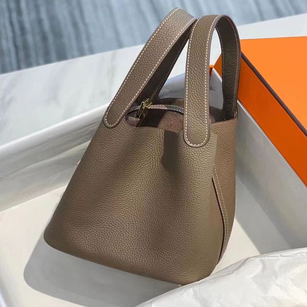 trend handbag bucket leather womens handbag leather cowhide simple large volume bucket bag brand handbag luxury design handheld shopping tot
trend handbag bucket leather womens handbag leather cowhide simple large volume bucket bag brand handbag luxury design handheld shopping tot