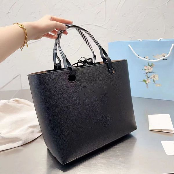 designer handbags tote bags leather material large capacity crossbody bag men women universal classic style pouch
designer handbags tote bags leather material large capacity crossbody bag men women universal classic style pouch