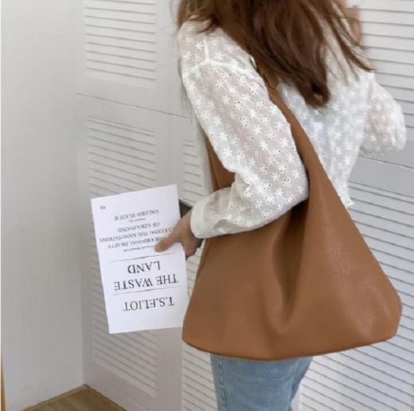 bucket bag 2023 new korean version of simple tote hand bag large capacity everything lazy mother shoulder bag 08
bucket bag 2023 new korean version of simple tote hand bag large capacity everything lazy mother shoulder bag 08