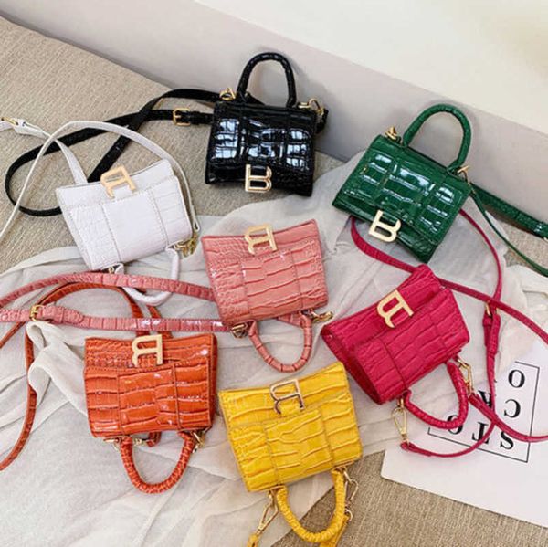 factory direct sales online red 2023 new women's casual versatile one shoulder crossbody black crocodile small square bag
factory direct sales online red 2023 new women's casual versatile one shoulder crossbody black crocodile small square bag