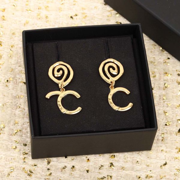 2023 luxury quality charm drop earring stud flower design in 18k gold plated have box stamp ps7349b, Golden
2023 luxury quality charm drop earring stud flower design in 18k gold plated have box stamp ps7349b, Golden