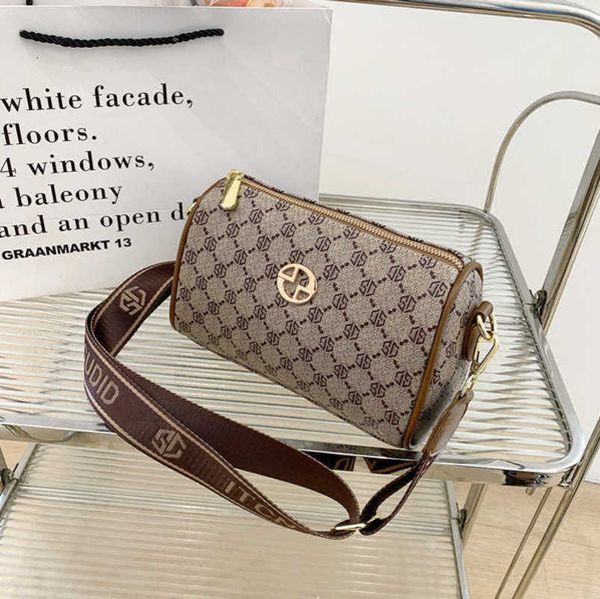 factory direct sales 2023 new luxury versatile pillow fashion casual round bucket ins small western style one shoulder crossbody bag
factory direct sales 2023 new luxury versatile pillow fashion casual round bucket ins small western style one shoulder crossbody bag