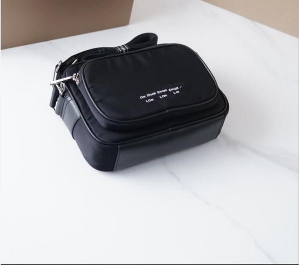 2023 fashionable and luxurious men's and women's handbags, designer crossbody waist bag, fabric material, delicate texture, waterp
2023 fashionable and luxurious men's and women's handbags, designer crossbody waist bag, fabric material, delicate texture, waterp
