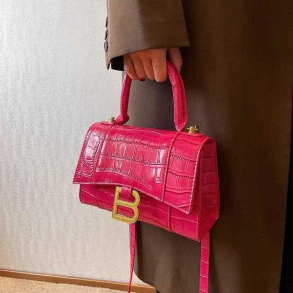 2023 factory direct sales new fashion trendy style women's bright leather personalized one shoulder crossbody crocodile small square ba
2023 factory direct sales new fashion trendy style women's bright leather personalized one shoulder crossbody crocodile small square ba