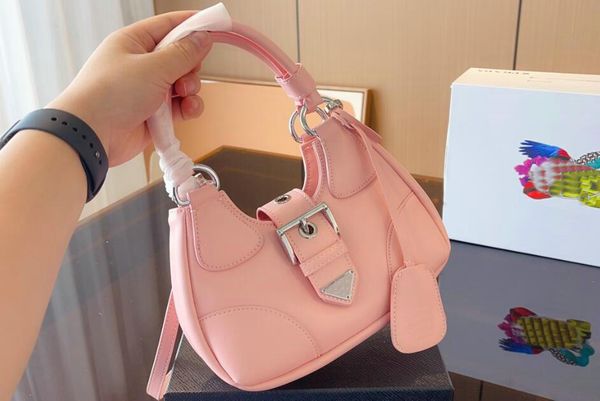 women designer shoulder bag moon handbag luxury fashions underarm baguette bag printed horn shape crossbody crescent bag
women designer shoulder bag moon handbag luxury fashions underarm baguette bag printed horn shape crossbody crescent bag