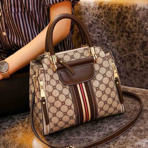 factory direct sales premium french 2023 new versatile crossbody fashion women's handbag bucket bag
factory direct sales premium french 2023 new versatile crossbody fashion women's handbag bucket bag