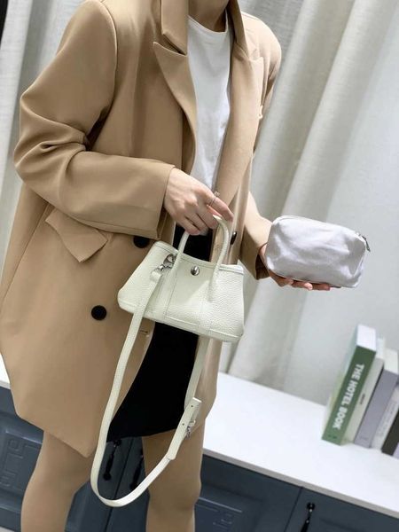 classic garden party tote bag new 2023 spring women's bag 20cm 25cm leather layer cow small garden portable messengervpch
classic garden party tote bag new 2023 spring women's bag 20cm 25cm leather layer cow small garden portable messengervpch