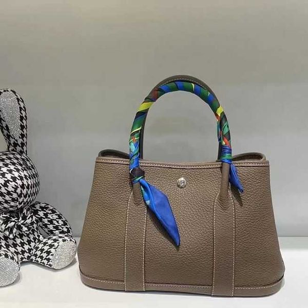 classic garden party tote bag 2023 new layer cowhide ribbed leather 30cm genuine handbag versatile one shoulder crossbody women's c6p8
classic garden party tote bag 2023 new layer cowhide ribbed leather 30cm genuine handbag versatile one shoulder crossbody women's c6p8