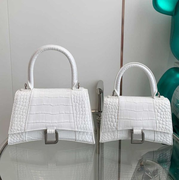 lady shoulder bags shopping handbags fashion womens totes cross body half moon luxury genuine leather classic purse wallet
lady shoulder bags shopping handbags fashion womens totes cross body half moon luxury genuine leather classic purse wallet
