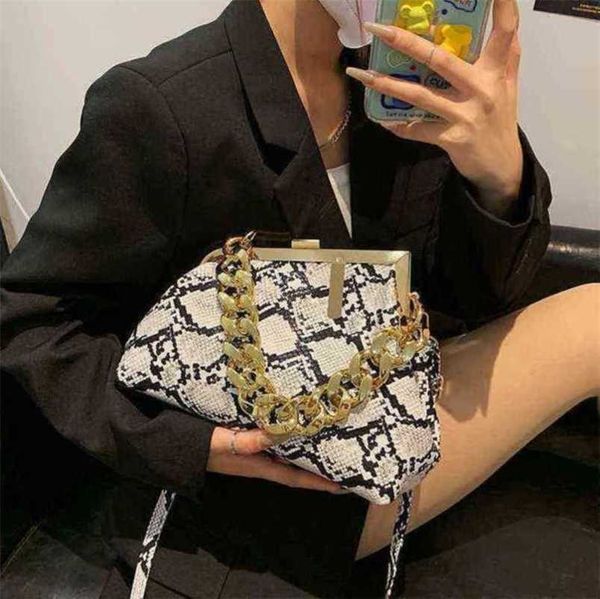 designer luxury bags niche shoulder texture portable messenger
designer luxury bags niche shoulder texture portable messenger