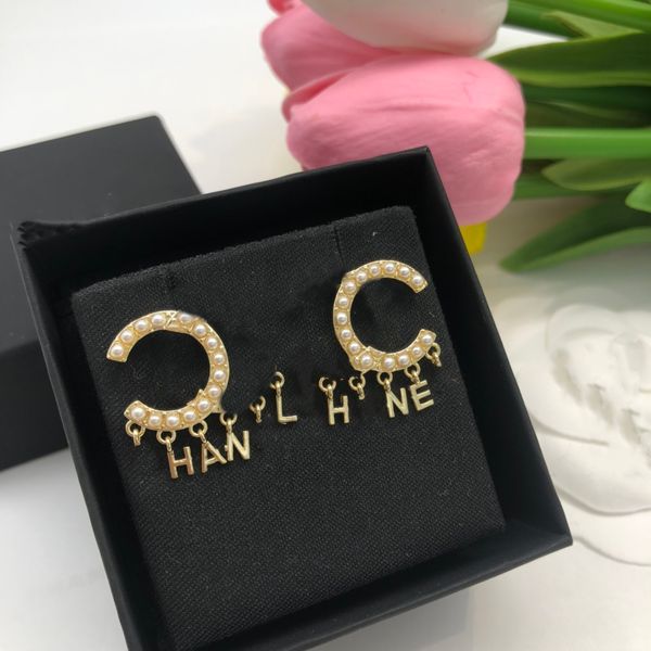 woman stud c logo earrings designer letter c earing pearl women jewelry ccity double 436732, Golden;silver
woman stud c logo earrings designer letter c earing pearl women jewelry ccity double 436732, Golden;silver
