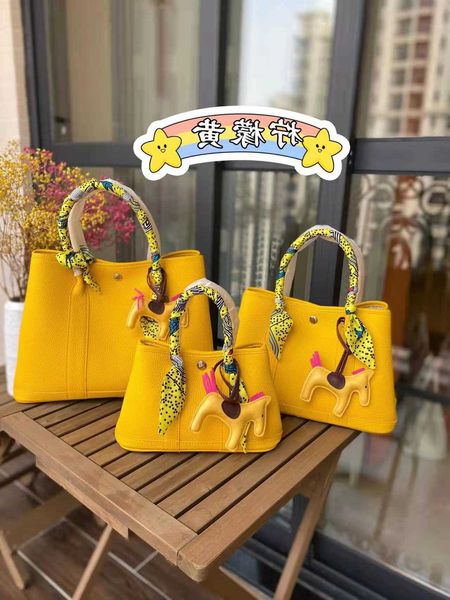 classic garden party tote bag lichee grain layer cow leather garden bag women's handbag guangzhougfo7
classic garden party tote bag lichee grain layer cow leather garden bag women's handbag guangzhougfo7
