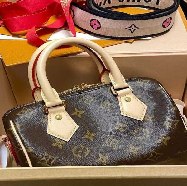 luxury designer factory direct sales 2023 original leather women's speed nano embroidered wide shoulder strap pillow bag
luxury designer factory direct sales 2023 original leather women's speed nano embroidered wide shoulder strap pillow bag