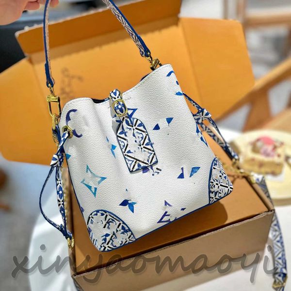 noe series bucket bag, designer luxury bag, shoulder bag, crossbody bag, handbag, three purpose, comfortable and soft texture 104370
noe series bucket bag, designer luxury bag, shoulder bag, crossbody bag, handbag, three purpose, comfortable and soft texture 104370