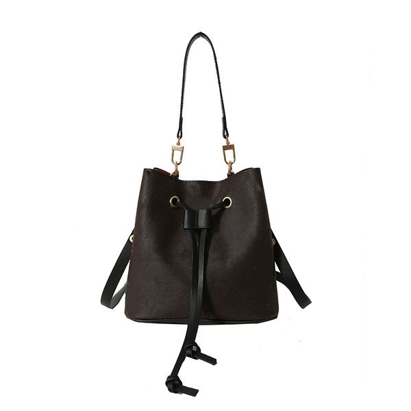 brand 2024 women's duffel bags woman shoulder bag pu thick leather fashionable for girls' cosmetics storage large capacity bag 860
brand 2024 women's duffel bags woman shoulder bag pu thick leather fashionable for girls' cosmetics storage large capacity bag 860