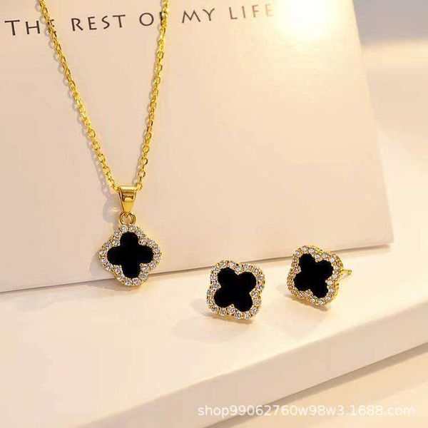 gold luxury full diamond clover necklace women's black-and-white double-sided design sense net red clavicle 18k gold-plated neck chain
gold luxury full diamond clover necklace women's black-and-white double-sided design sense net red clavicle 18k gold-plated neck chain