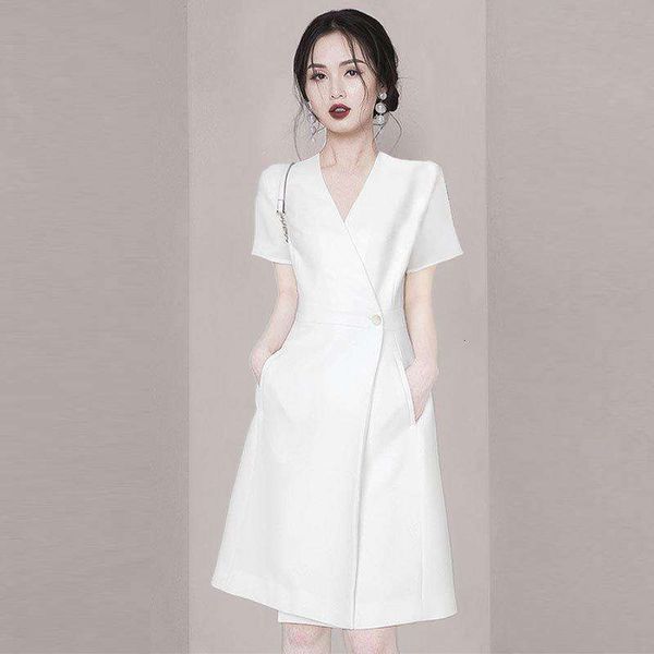 item title womens wear summer light mature temperament v neck one button waist slim a shaped knee length dress, Black;gray
item title womens wear summer light mature temperament v neck one button waist slim a shaped knee length dress, Black;gray