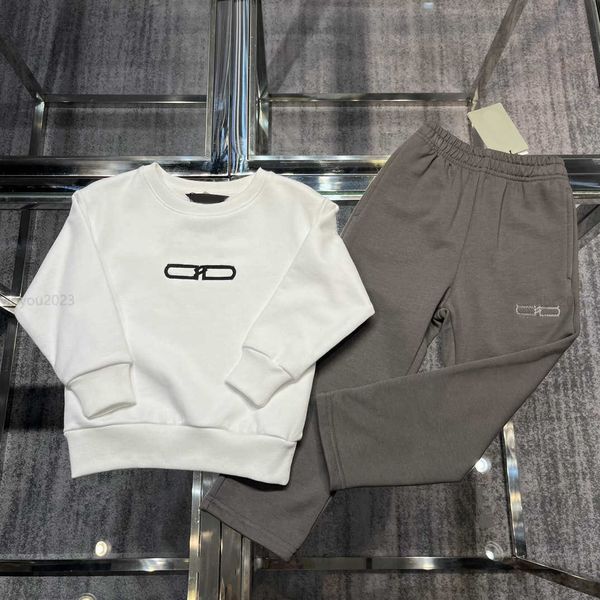 2023 designer tracksuits fashion baby autumn set size 100-150 cm 2pcs embroidered logo long sleeved sweater and elastic waist pants, White
2023 designer tracksuits fashion baby autumn set size 100-150 cm 2pcs embroidered logo long sleeved sweater and elastic waist pants, White