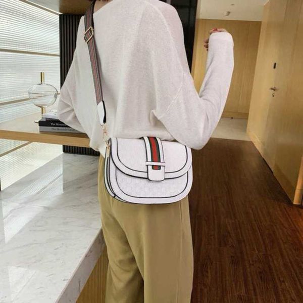 factory direct sales 2023 spring new trend women's fashion one shoulder simple crossbody casual commuter small square bag
factory direct sales 2023 spring new trend women's fashion one shoulder simple crossbody casual commuter small square bag