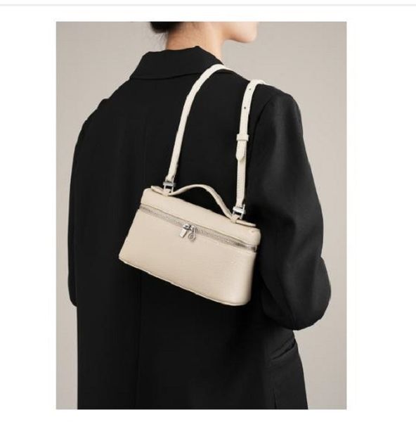 the first layer cowhide women's bag 2023 new gigi the same handbag crossbody bag 04
the first layer cowhide women's bag 2023 new gigi the same handbag crossbody bag 04