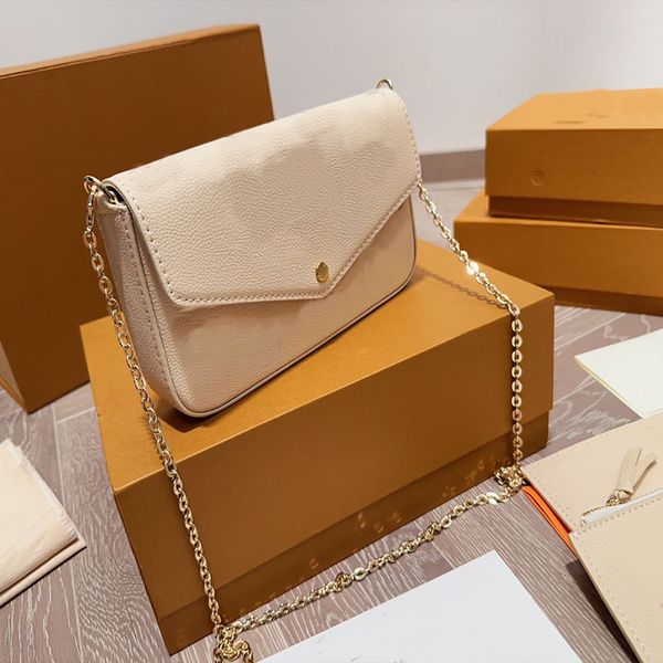 genuine leather one shoulder bag pink white oblique bag fashionable flip handbag metal chain pattern strawberry cream color matching letter
genuine leather one shoulder bag pink white oblique bag fashionable flip handbag metal chain pattern strawberry cream color matching letter