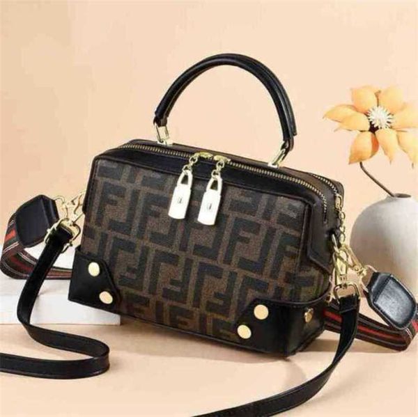 2023 new luxury bags hand messenger korean printed minority personality trend small square
2023 new luxury bags hand messenger korean printed minority personality trend small square