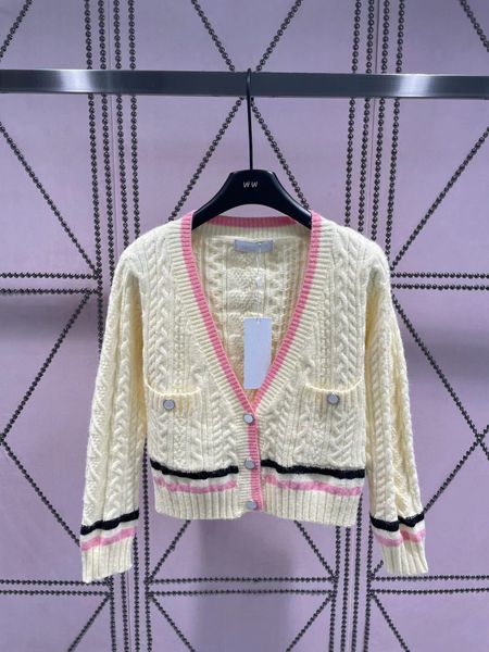 2023 cardigan autumn winter lady fashion designer sweater women long sleeve floral printed clothing lady t shirt sweater size s-xl, White;black
2023 cardigan autumn winter lady fashion designer sweater women long sleeve floral printed clothing lady t shirt sweater size s-xl, White;black