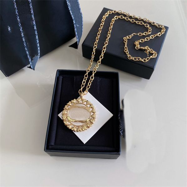 letter c woman pendant necklaces ccity gold chokers necklace luxury designer jewelry women c logo retro sweater chain 775645, Silver
letter c woman pendant necklaces ccity gold chokers necklace luxury designer jewelry women c logo retro sweater chain 775645, Silver