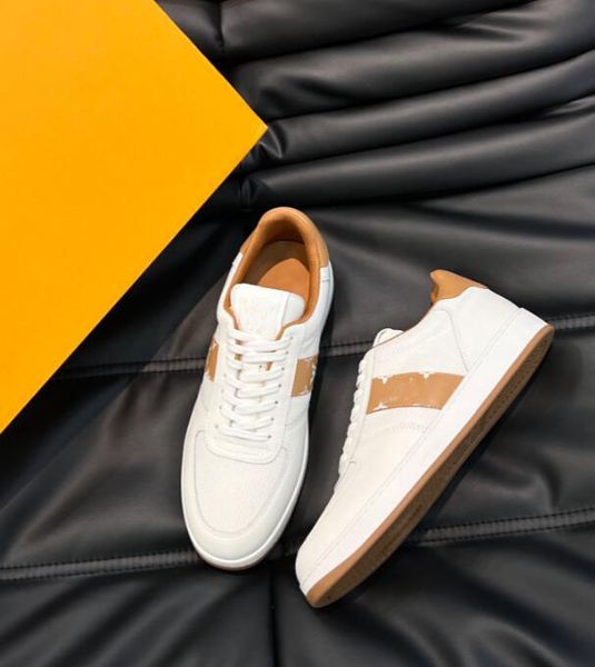 designer men sneakers shoes casual sports shoes breathable technology mesh panels cowhide material at the layer shoe box 39-45, Black
designer men sneakers shoes casual sports shoes breathable technology mesh panels cowhide material at the layer shoe box 39-45, Black