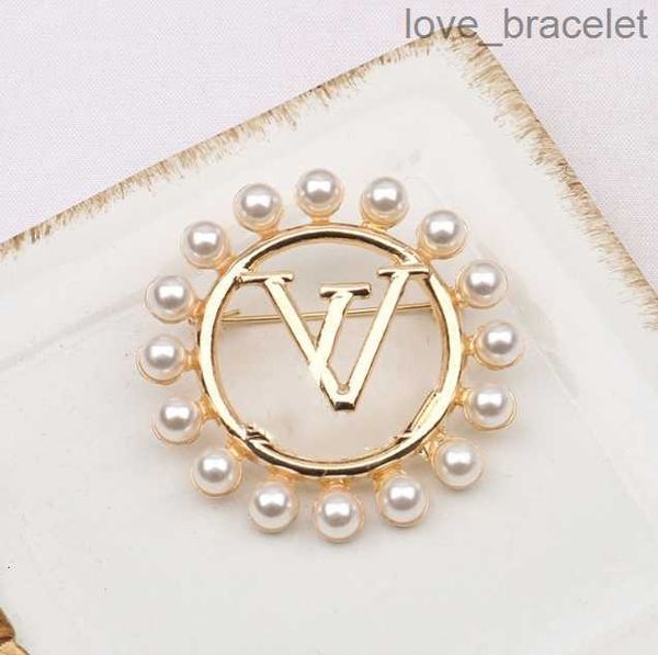 10style simple l double v letter brooches luxury brooch brand design pins women crystal rhinestone pearl suit pin fashion jewelry decoration, Gray
10style simple l double v letter brooches luxury brooch brand design pins women crystal rhinestone pearl suit pin fashion jewelry decoration, Gray