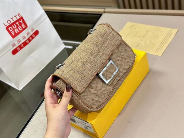 classic large health care bag diagonal bag old silver label logo ladies fashion texture large capacity mobile phone bag baguette original wi
classic large health care bag diagonal bag old silver label logo ladies fashion texture large capacity mobile phone bag baguette original wi