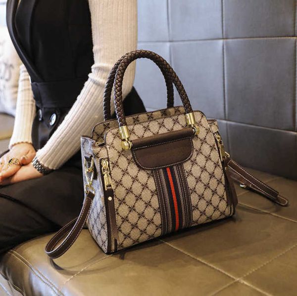 luxury 2023 factory direct sales korean version new fashion print large capacity bucket women's casual summer crossbody one shoulder ha
luxury 2023 factory direct sales korean version new fashion print large capacity bucket women's casual summer crossbody one shoulder ha