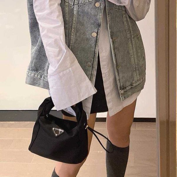 2023 factory direct sales new handheld women's large capacity oxford chain waterproof nylon cloth one shoulder crossbody bag tide
2023 factory direct sales new handheld women's large capacity oxford chain waterproof nylon cloth one shoulder crossbody bag tide