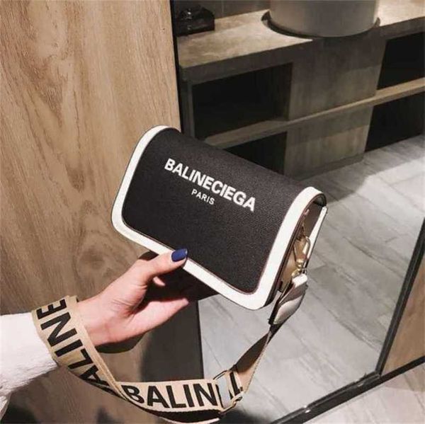 2023 new luxury bags spring and small square wide belt shoulder female messenger canvas
2023 new luxury bags spring and small square wide belt shoulder female messenger canvas