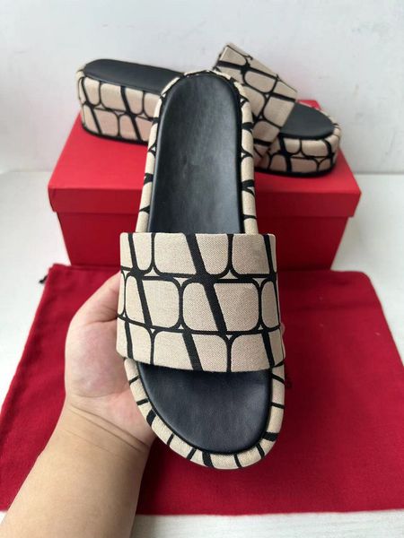 designer slipper luxury men women sandals brand slides fashion slippers lady slide thick bottom design casual shoes sneakers by 9 w292 003, Black
designer slipper luxury men women sandals brand slides fashion slippers lady slide thick bottom design casual shoes sneakers by 9 w292 003, Black