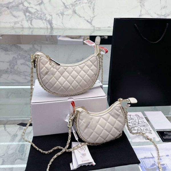 2023 new famous luxury bag designer bag fashion leisure small fragrance sheepskin crescent bag lingge chain bag genuine leather pea cross sh
2023 new famous luxury bag designer bag fashion leisure small fragrance sheepskin crescent bag lingge chain bag genuine leather pea cross sh