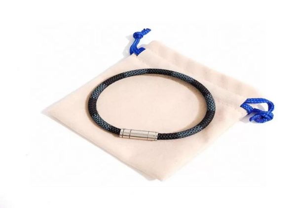 europe america new style men bangle lady womens round print gray plaid design engraved v letter metal hardware keep it leather bra1126717, Black
europe america new style men bangle lady womens round print gray plaid design engraved v letter metal hardware keep it leather bra1126717, Black