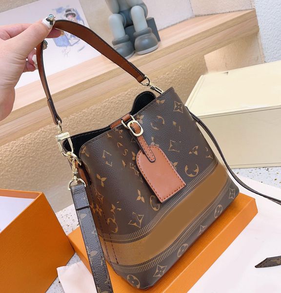 new designer leather tote shopping bag women's old flower crossbody bag shoulder bag
new designer leather tote shopping bag women's old flower crossbody bag shoulder bag
