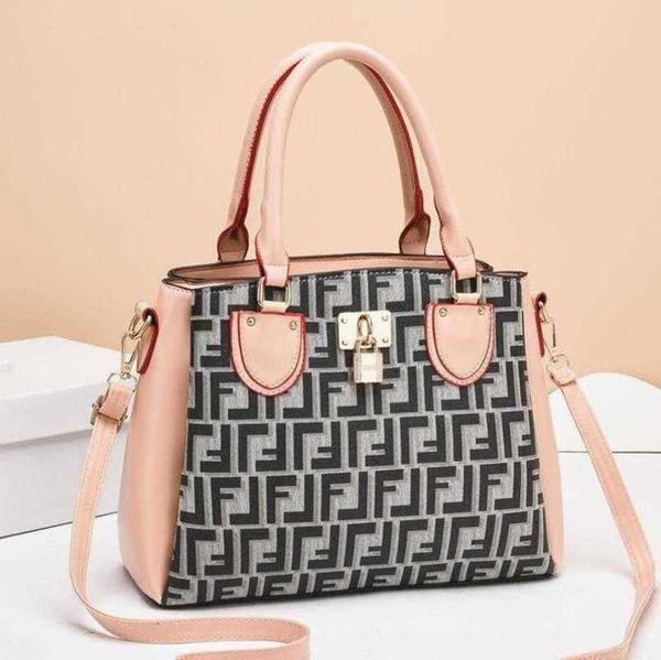 luxury factory direct sales 2023 new tote fashion one-shoulder trend bag contrast stitching women's handbag
luxury factory direct sales 2023 new tote fashion one-shoulder trend bag contrast stitching women's handbag